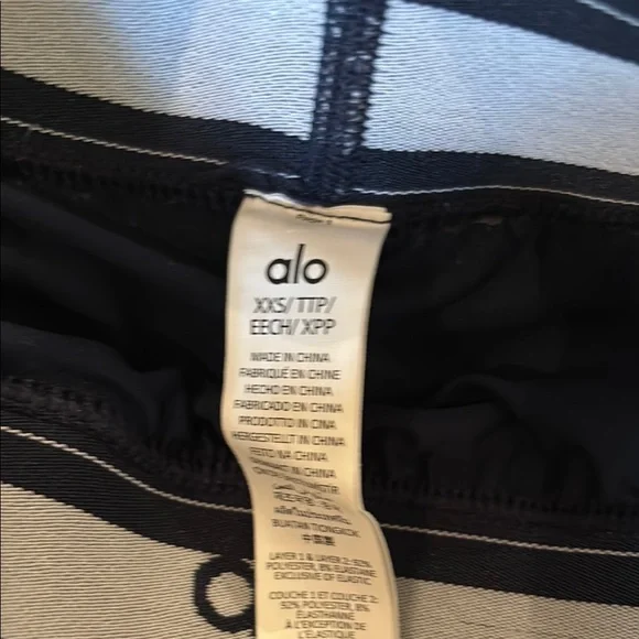 ALO Yoga Match Point Short - Picture 3 of 5